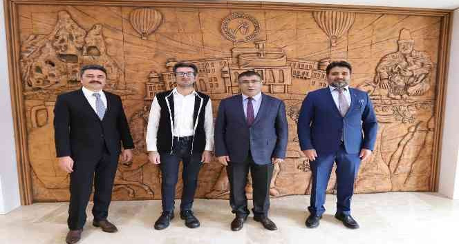 Rektör Aktekin’den, emekli personele  teşekkür plaketi