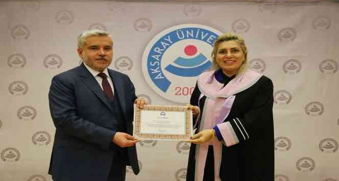 ASÜ’de unvanda yükselen 91 akademisyen cübbelerini giydi