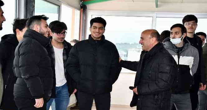 Altınova’da üniversitelilerle samimi buluşma