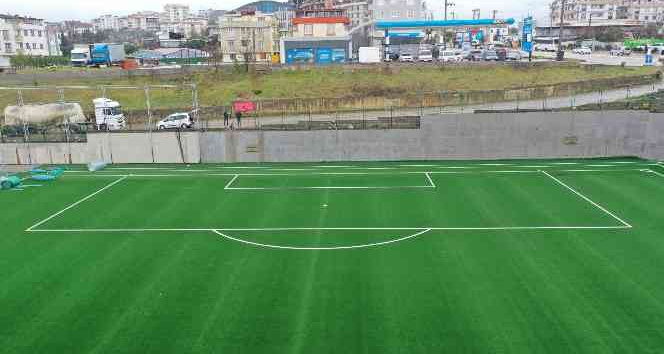 Darıca Nene Hatun Stadı’ndaki batı sahasının çimleri serildi