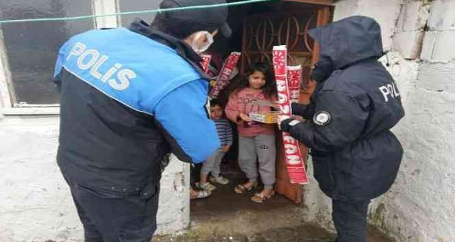 Toplum destekli polislerden çocuklara hediye