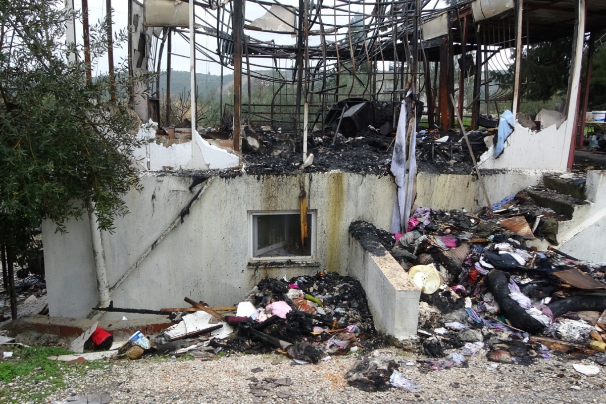 Antalya&#039;da yaşlı kadın oğlunun fotoğrafı ve kuşları kurtarmak isterken yanarak öldü