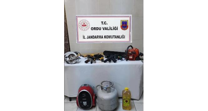 5 kiloluk ayçiçeği yağı çalan 2 genç tutuklandı