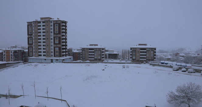 Kastamonuda kar zımnında okullar dinlence edildi