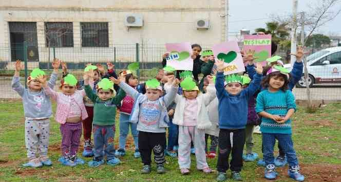 Kızıltepe’de çocuklar Yeşilay Haftası’nda fidan dikti