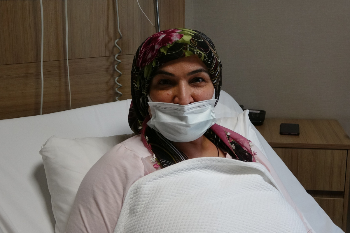 Geçirdiği ameliyat sonrası hayatı kabusa dönen kadın 17 ay sonra sağlığına kavuştu
