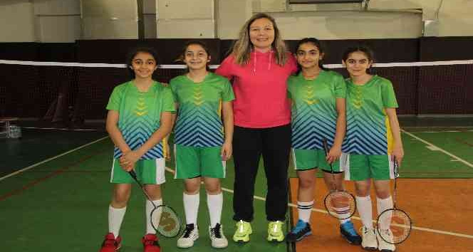 Batmanlı kızlar 6 ayda tanıştıkları Badmintonla il ve bölge 1.’si oldu
