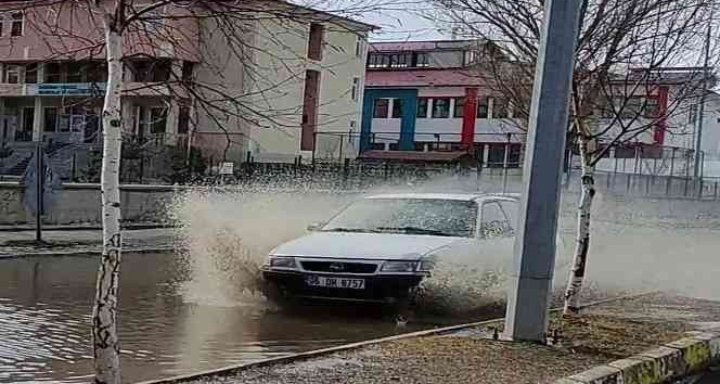 Ardahan’da eriyen kar su baskınlarına yol açtı