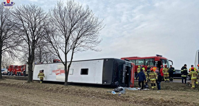 Polonyada Ukraynalı sığınmacıları haiz otobüs kaymakamlık yaptı: 6 yaralı