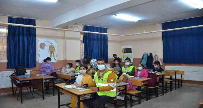 Şırnak’ta Yeşilay gönüllülerinden okullara ziyaret