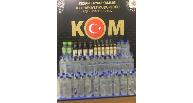 Edirne’de iki araçta 100 şişe kaçak içki ele geçirildi