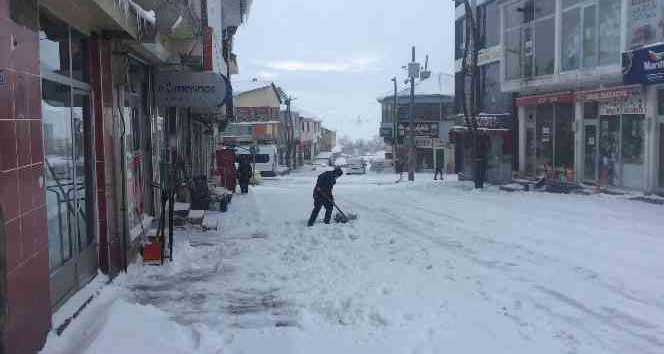 Karlıova’da kar yağışı