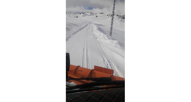 Tunceli’de yoğun kar yağışı nedeniyle 140 köy yolu ulaşıma kapandı