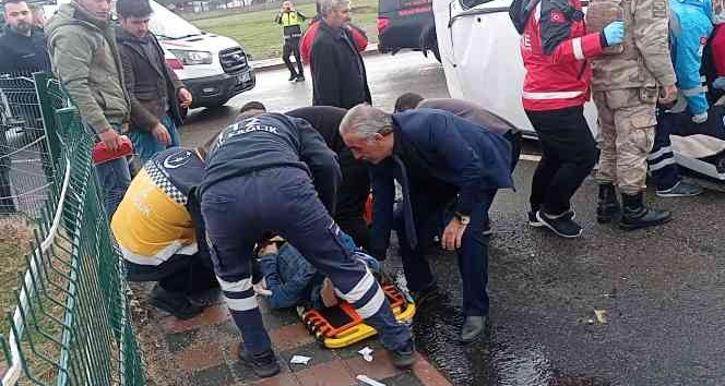 Siirt’te askeri araç ile sivil araç çarpıştı: 5 yaralı
