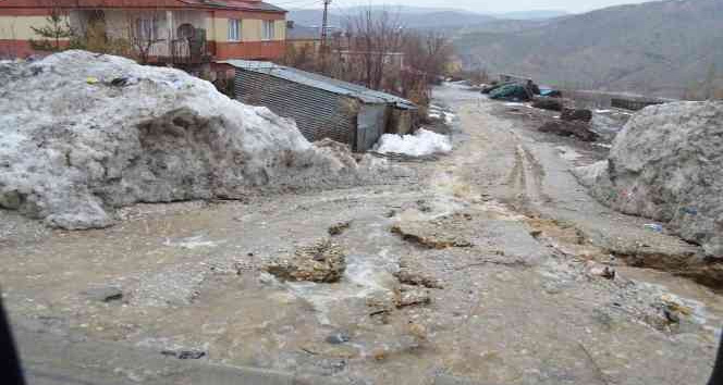 Mutki’de sel maddi hasara yol açtı