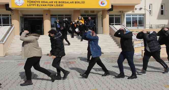 Karaman’da 52 bin kişinin katılımı ile deprem tatbikatı yapıldı