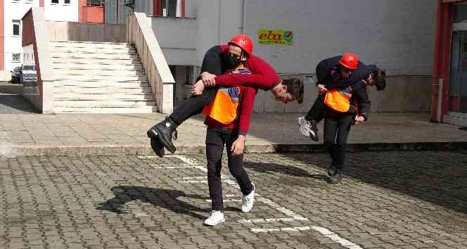 Ordu’da gerçeğini aratmayan deprem tatbikatı