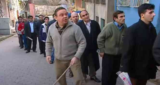 Çocukluk hayalini gerçekleştirmek için köyden şehre giderek 21 dizide oynadı