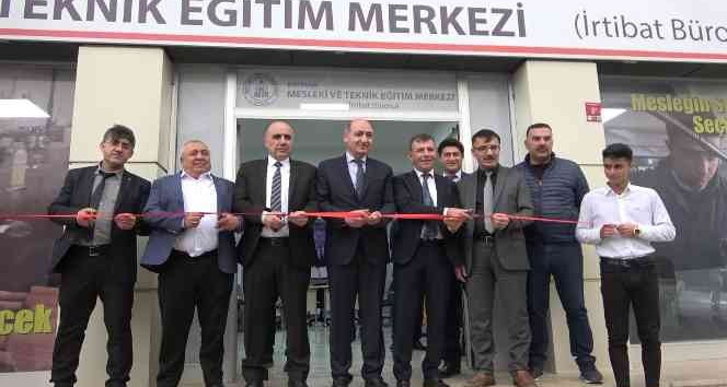 Vatandaşlara 33 alanda 181 dalda eğitim verecek mesleki ve teknik eğitim bürosu açıldı