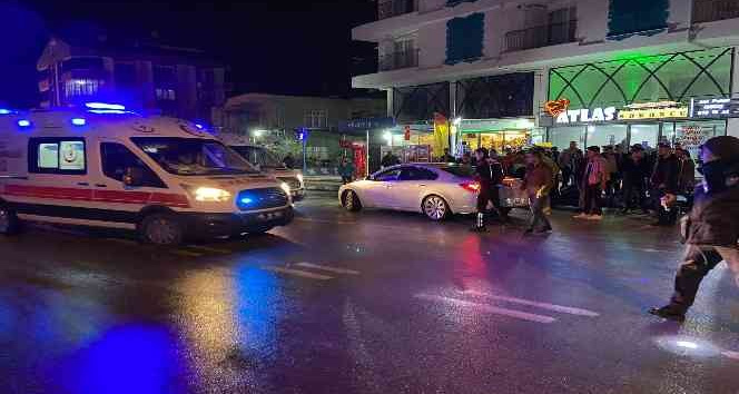 Tartıştığı iki kişiyi bıçaklayıp kaçtı: 1 ölü, 1 yaralı