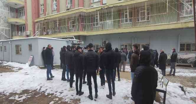 Kazada ölen gençlerin aileleri cenazeleri bekliyor