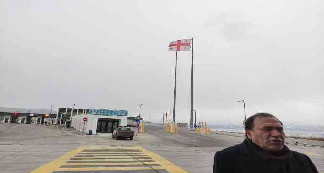 Gürcistan, sınır kapılarının yolcu trafiğine açılmasına izin verdi