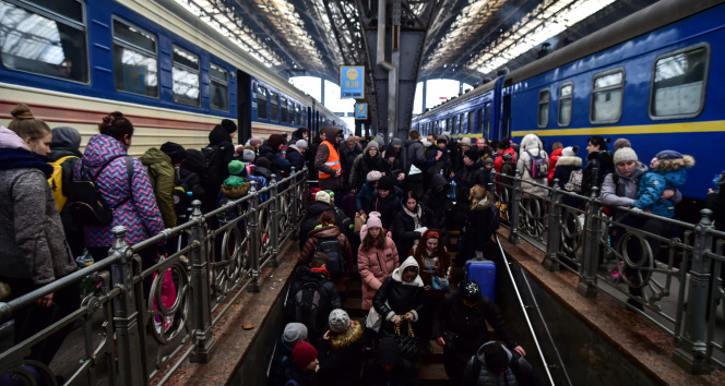 Lviv halkının, tren istasyonuna akını sürüyor