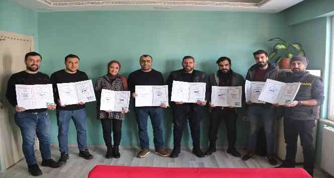 Ticari pilot eğitimi alan gazetecilere sertifika ve ehliyetleri verildi