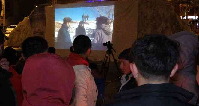 Eksi 10 derecede açık alanda film keyfi
