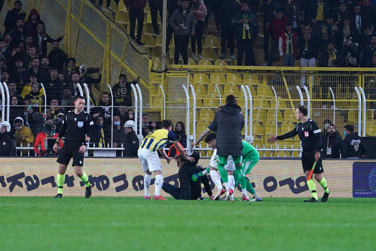 Zorbay Küçük'e saldırıyı Altay önledi