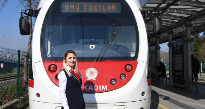 Tramvaylar kadın vatmanlara emanet: Her gün 10 binlerce yolcu taşıyorlar