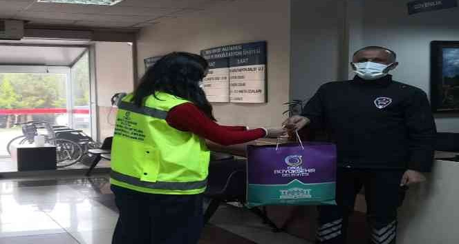 Hastanede yalnız kalan yaşlı adamın imdadına Belediye yetişti