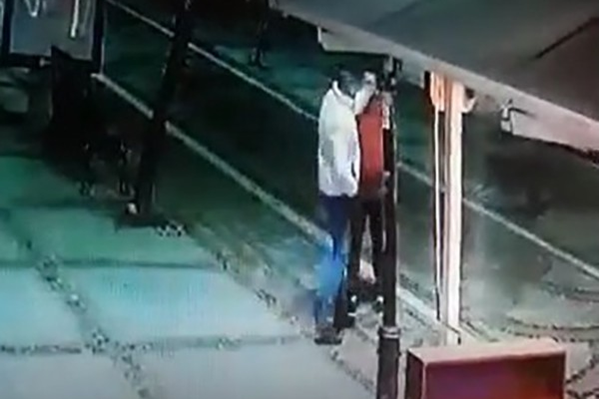 Attığı tokat arkadaşını öldürdü