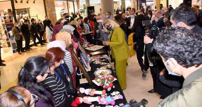 Kadınların ele emeği göz nuru ürünleri sergilendi