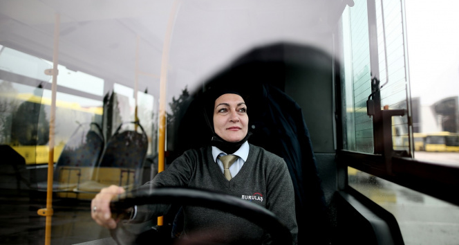 Bursanın kadın otobüs şoförü erkeklere taş çıkartıyor