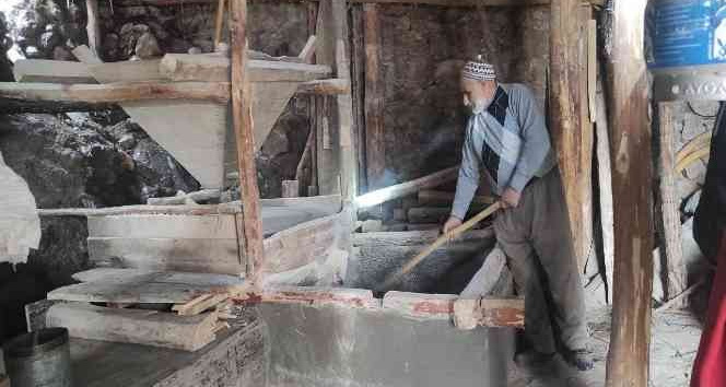 Yıllara meydan okuyan değirmenin çarkları hala dönüyor