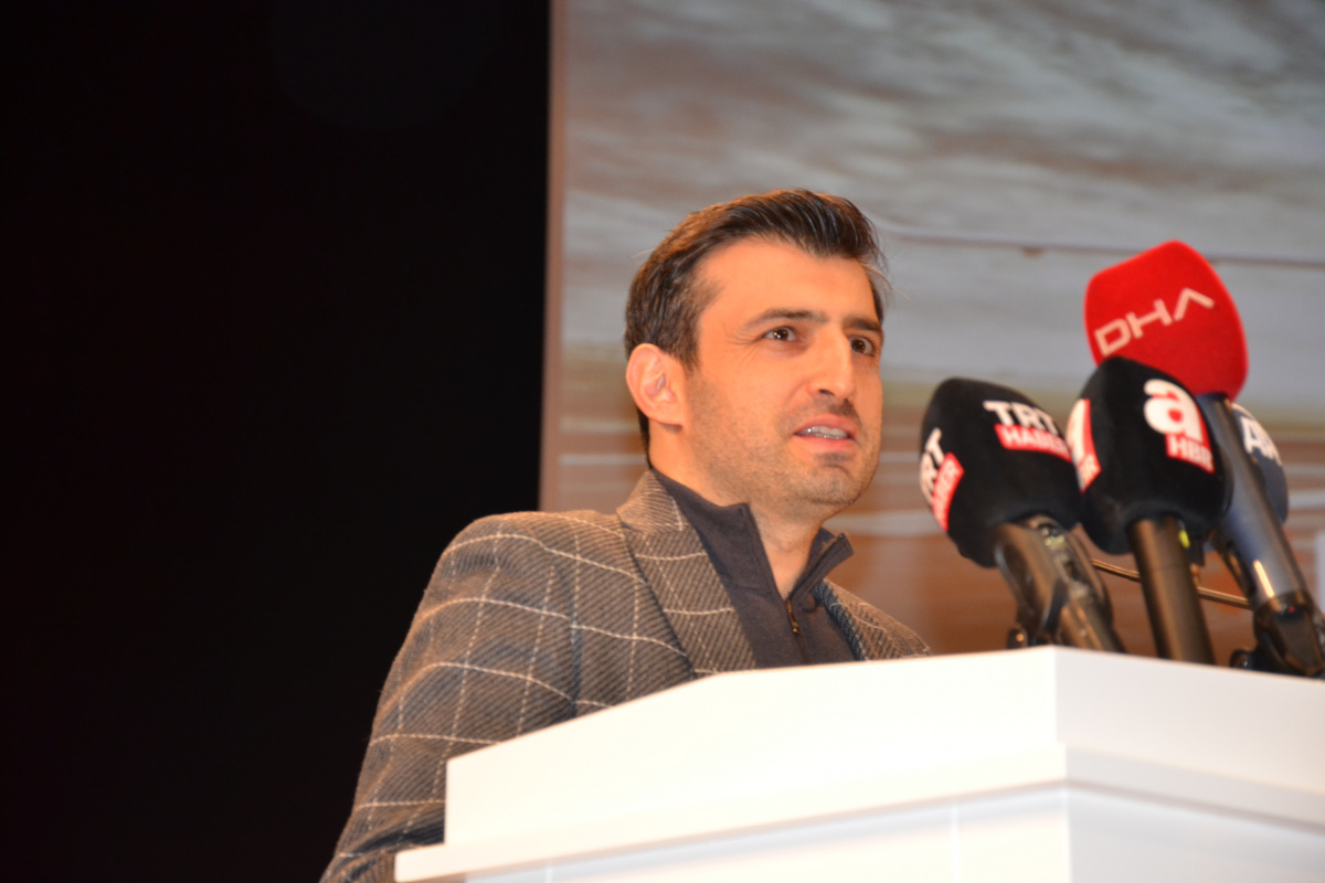 Selçuk Bayraktar, üniversite öğrencilerine SİHA sistemlerini anlattı