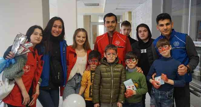 Dünya Kadınlar Gününde savaş mağduru kadınlar ve çocukları unutulmadı