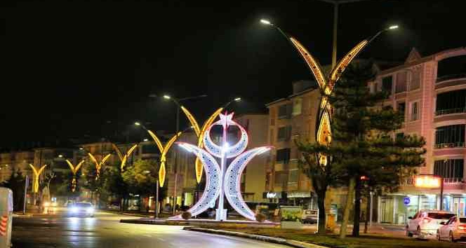 Aksaray’da enerji tasarruflu dekoratif aydınlatmalar faaliyete girdi