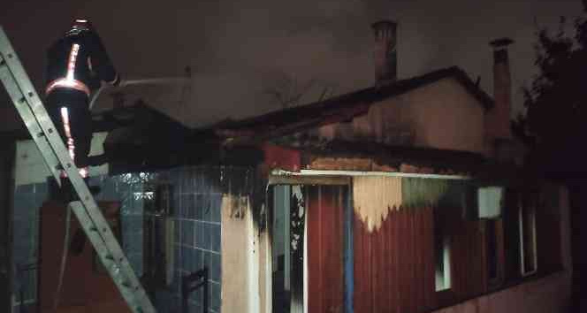 Altınova’da müstakil evde korkutan yangın