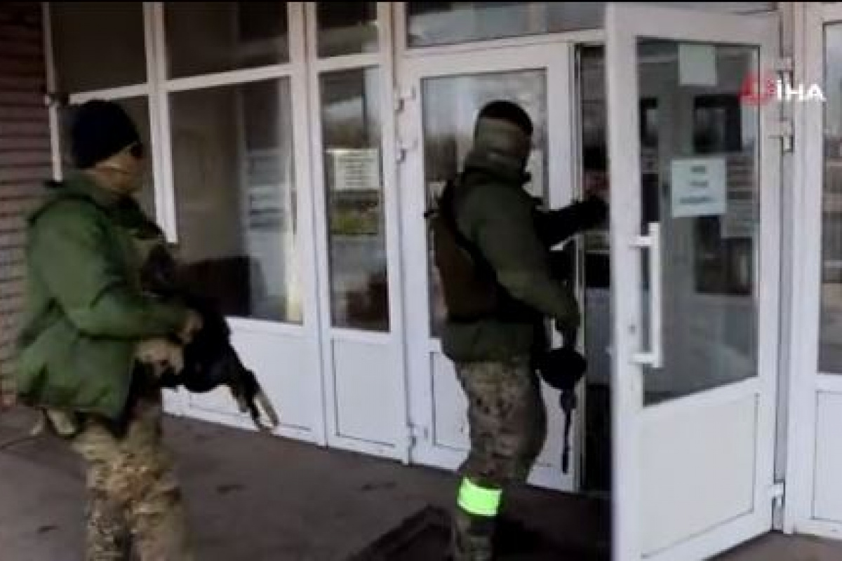 Rus askerleri, Ukrayna&#039;daki televizyon kanallarını ve radyoları ele geçirmeye başladı