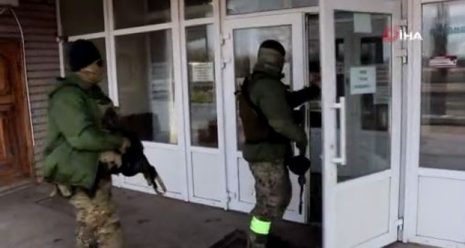 Rus askerleri, Ukraynadaki televizyon kanallarını ve radyoları ele geçirmeye başladı