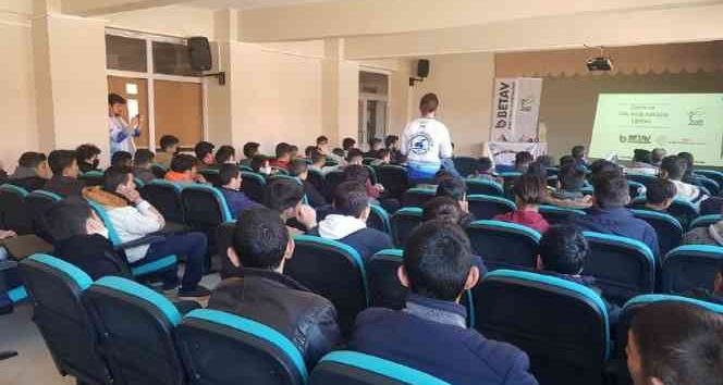 Ahlat’taki öğrencilere ‘Çevre ve Van Gölü Havzası’ eğitimi