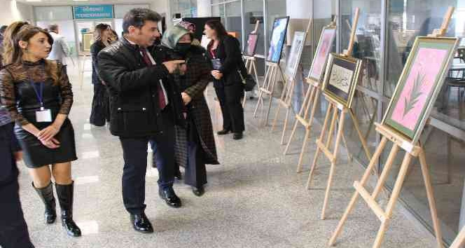 Üniversitede ’’kadın’’ konulu sergi