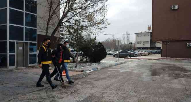 Aksaray’da akü hırsızlarına suçüstü