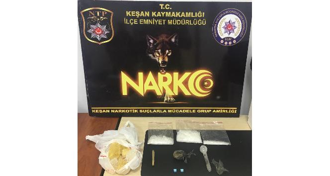 Şüphe üzerine durdurulan araçta uyuşturucu madde yakalandı