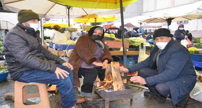 Ordu’da pazarcı esnafının ’soğuk’ mesaisi