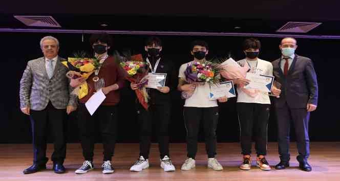 Türkiye’ye altın madalya kazandıran sporcular ödüllendirildi