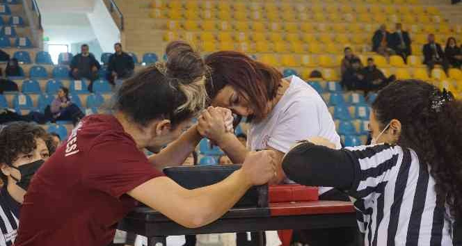 Edirne, ’Üniversitelerarası Bilek Güreşi’ yarışmasına ev sahipliği yapıyor
