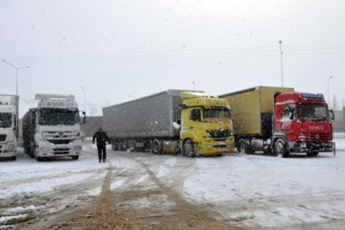 İstanbul’a kamyon ve tırların giriş yasağı başladı